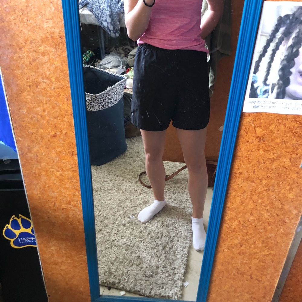 Shorts - Picture 3 of 4